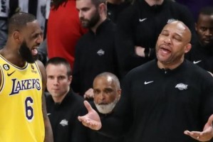 PP电子模拟器试玩在线-【观察】詹皇考虑退役施压湖人？冲第五冠唯有挖欧文