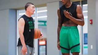 绿军官方晒训练照：普理查德&amp;新援安芬尼-西蒙斯在列