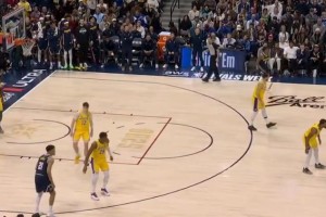 PP模拟器官网-湖人激战掘金！斯玛特狂打铁 蒂米惊艳 东契奇稳定输出