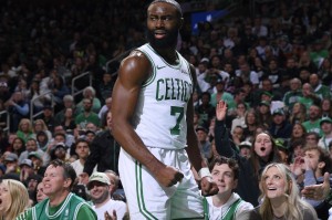 杰伦-布朗：队里有多人是承担不同责任的领袖 我更多是发声鼓劲的