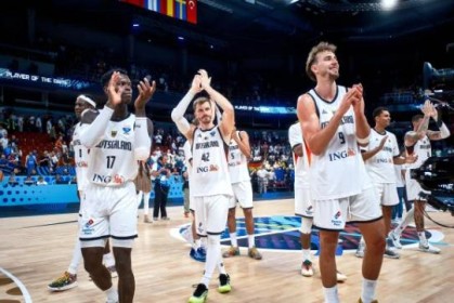 德国战车只差两胜封神！欧洲篮坛即将诞生新王朝？